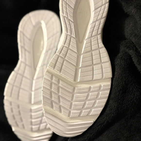 New Balance White Sneakers Breathable Low-Top Comfort - Picture 9 of 15